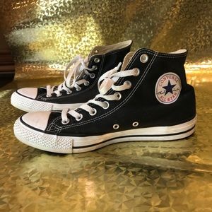 Black slightly worn in converse high tops